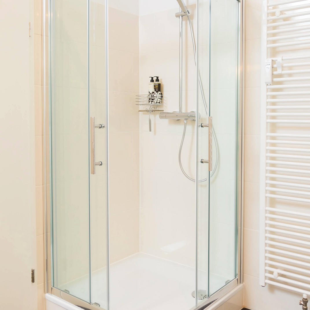 Five Bedroom Connection Apartment