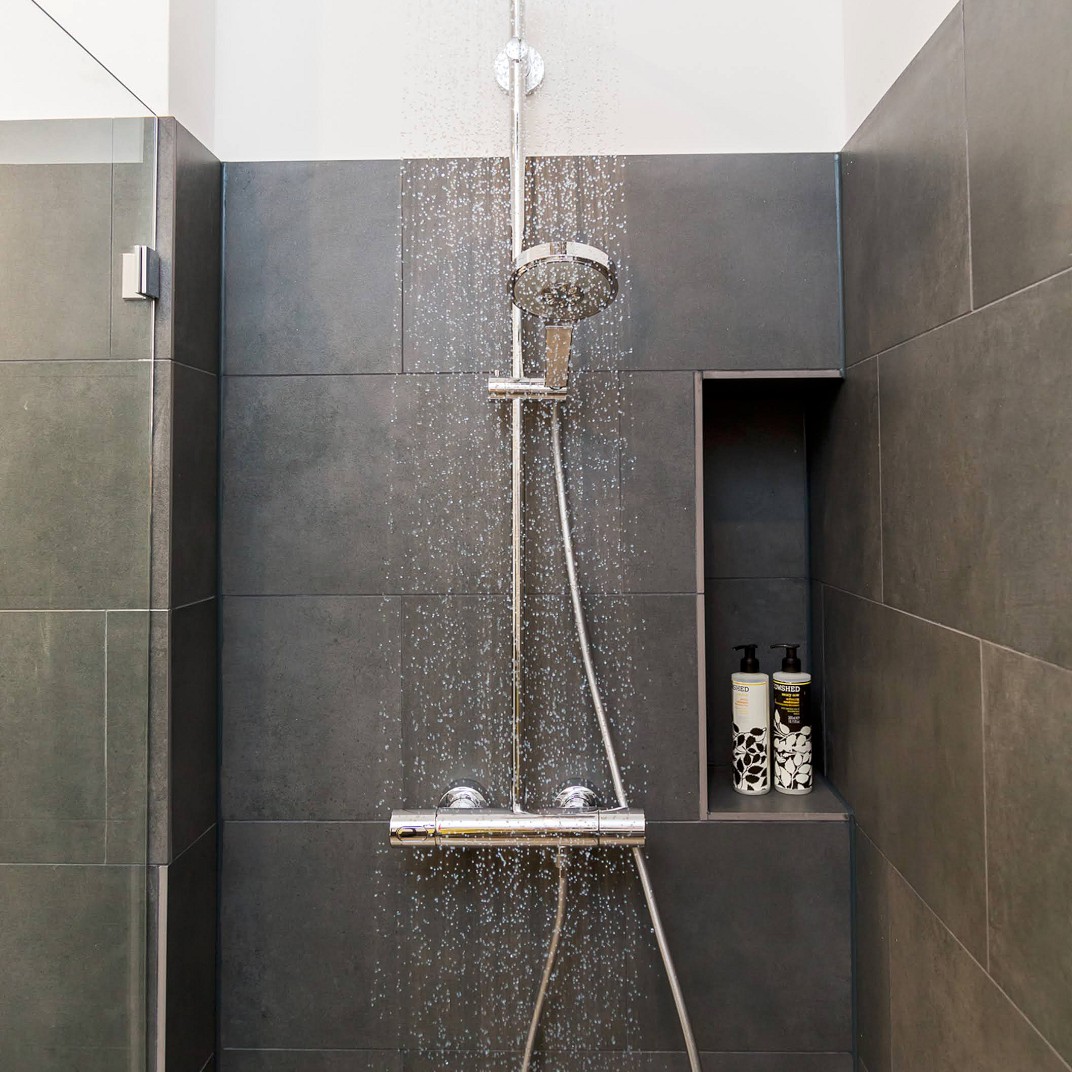 Five Bedroom Connection Apartment