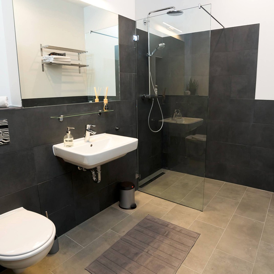 Five Bedroom Connection Apartment